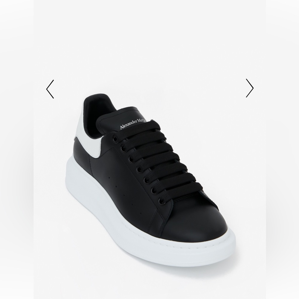 Alexander McQueen Men's Oversized Sneaker in Black/white size 44 EU or US 11